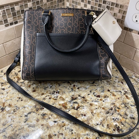 ✨Calvin Klein Handbag✨ - Picture 1 of 7